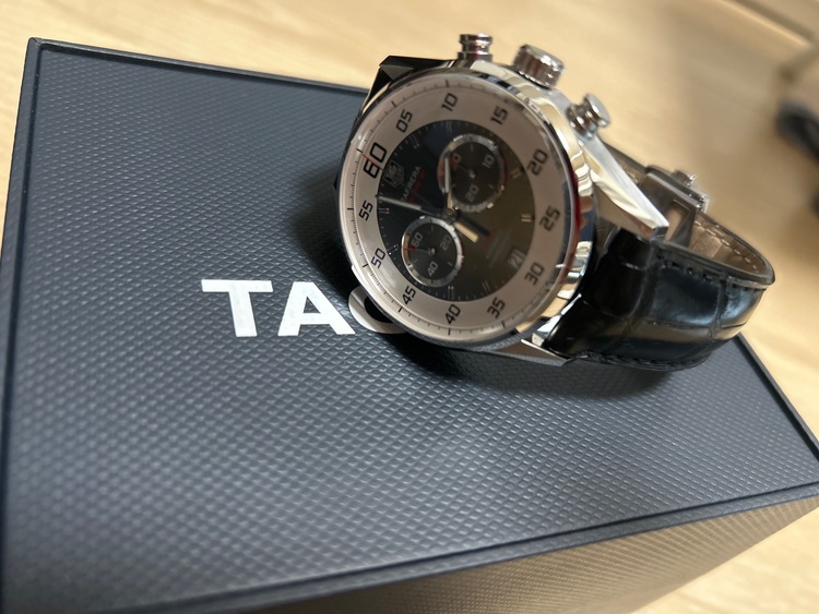 タグホイヤー カレラ CAR2B1（高級時計）の商品画像 - 査定依頼日：2025年6月21日 - 最高査定価格：330,000円