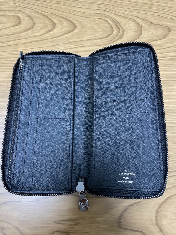 ジッピーウォレット ヴェルティカル モノグラム エクリプス（ブランド財布・小物）の商品画像 - 査定依頼日：2025年8月14日 - 最高査定価格：45,000円