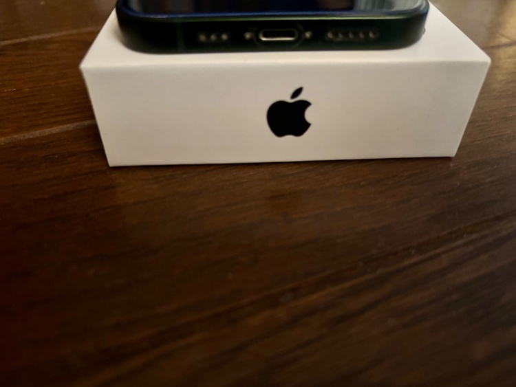 iPhone 13 128GB au（スマホ）の商品画像 - 査定依頼日：2026年3月23日 - 最高査定価格：36,000円