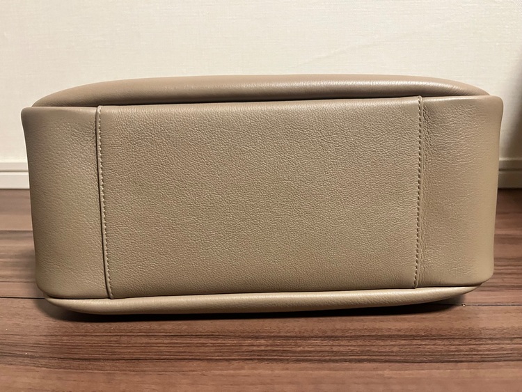 LE5A7ラージ 753837AAAUQ1722（ブランドバッグ）の商品画像 - 査定依頼日：2025年6月21日 - 最高査定価格：200,000円