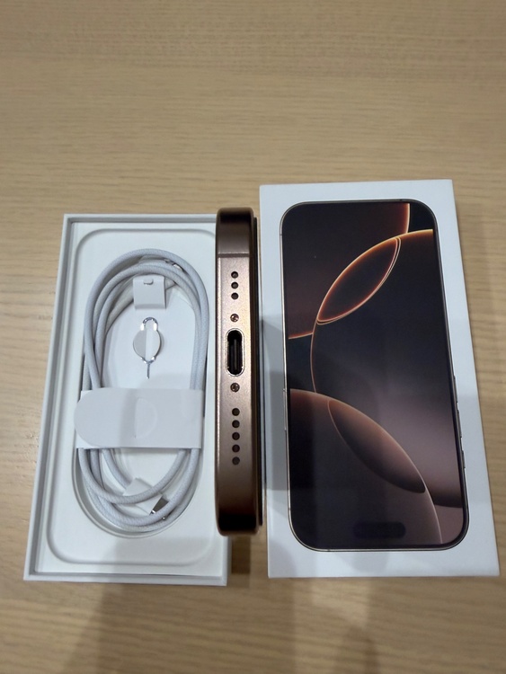 iPhone iPhone 16 Pro 256GB SIMフリー（スマホ）の商品画像 - 査定依頼日：2026年8月30日 - 最高査定価格：116,000円