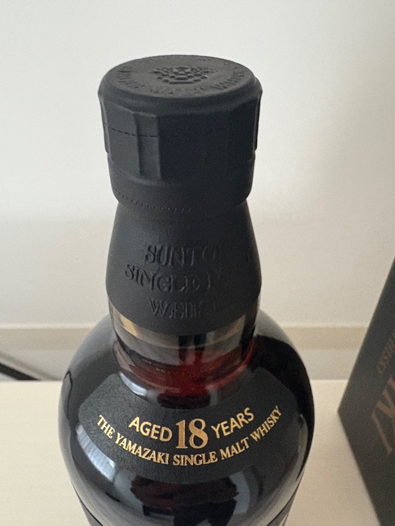 サントリー山崎18年（お酒）の商品画像 - 査定依頼日：2025年10月30日 - 最高査定価格：86,000円