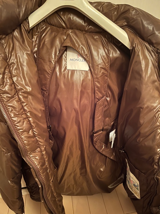 モンクレールダウン（古着・ファッション）の商品画像 - 査定依頼日：2026年1月6日 - 最高査定価格：24,000円