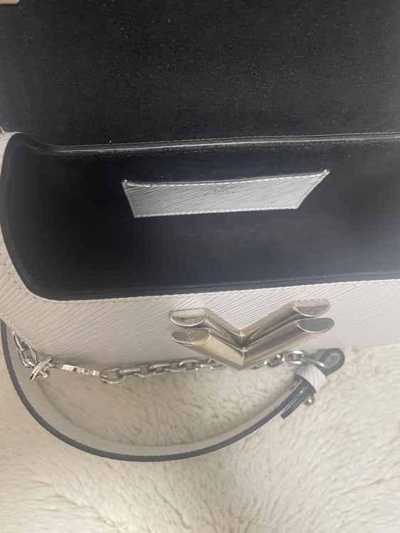 ツイスト エピ （ブランドバッグ）の商品画像 - 査定依頼日：2025年7月6日 - 最高査定価格：110,000円