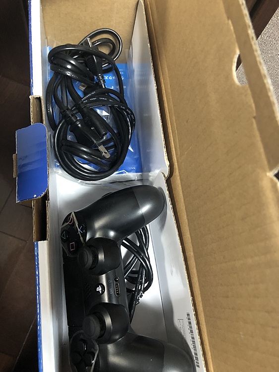 プレイステーション4本体 ジェットブラック(HDD 1TB/CUH-1200BB（ゲーム機本体・ゲームソフト）の商品画像 - 査定依頼日：2020年5月6日 - 最高査定価格：17,000円