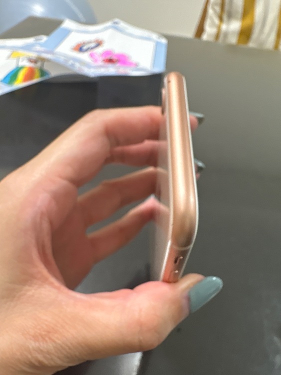 iPhone8（スマホ）の商品画像 - 査定依頼日：2025年7月31日 - 最高査定価格：2,000円