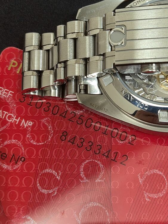 ムーンウォッチ プロフェッショナ﻿ル 42 mm￥1,276,000（高級時計）の商品画像 - 査定依頼日：2025年9月1日 - 最高査定価格：950,000円