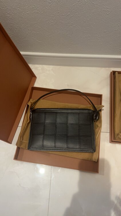 ルイヴィトン エピ （ブランドバッグ）の商品画像 - 査定依頼日：2025年4月17日 - 最高査定価格：55,000円