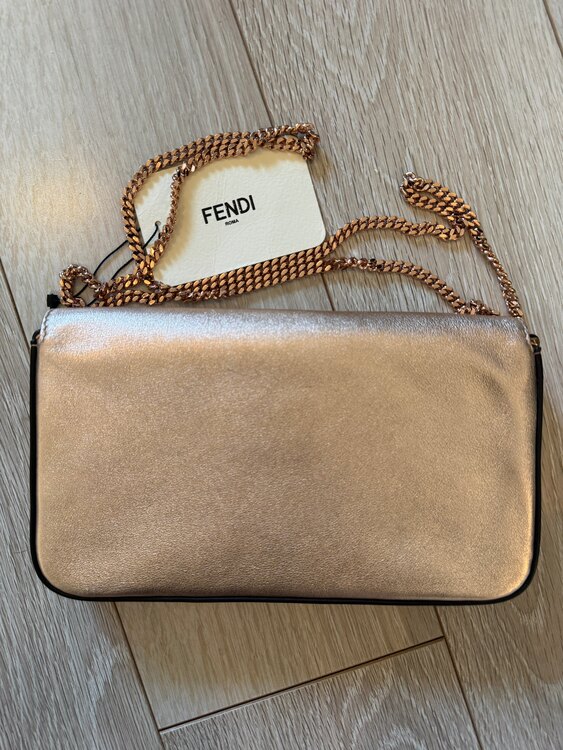 8BS032　チェーンウォレット（ブランドバッグ）の商品画像 - 査定依頼日：2025年1月9日 - 最高査定価格：40,000円