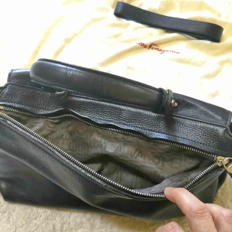 2wayショルダーバック（ブランドバッグ）の商品画像 - 査定依頼日：2025年6月22日 - 最高査定価格：17,000円