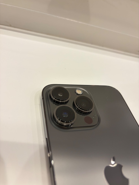 グラファイト（スマホ）の商品画像 - 査定依頼日：2026年4月28日 - 最高査定価格：55,000円