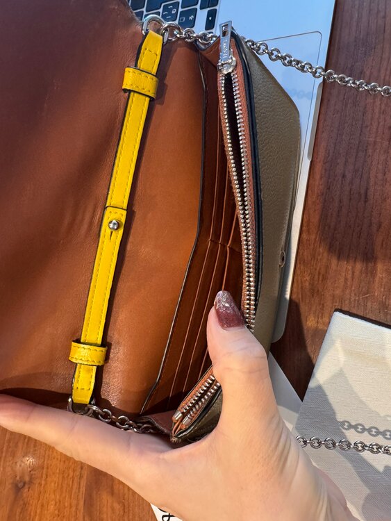 チェーンウォレット（ブランド財布・小物）の商品画像 - 査定依頼日：2025年2月6日 - 最高査定価格：6,000円