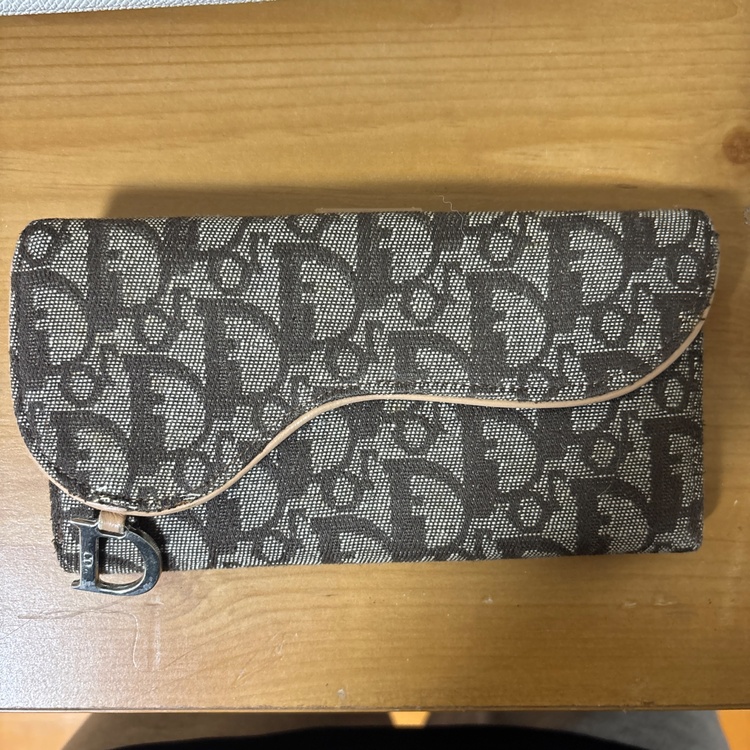 【Christian Dior】トロッター サドル 長財布 Dチャーム付き（ブランド財布・小物）の商品画像 - 査定依頼日：2026年7月26日 - 最高査定価格：15,000円