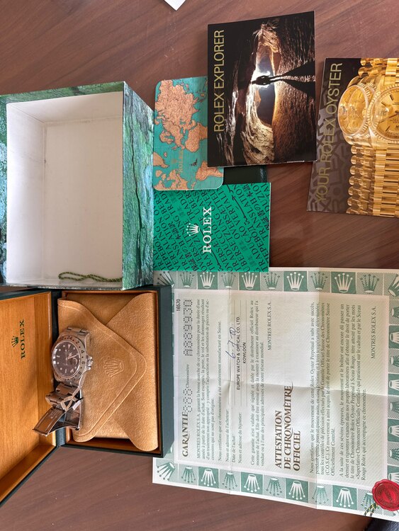 ロレックス エクスプローラー 1657（高級時計）の商品画像 - 査定依頼日：2025年5月30日 - 最高査定価格：1,000,000円