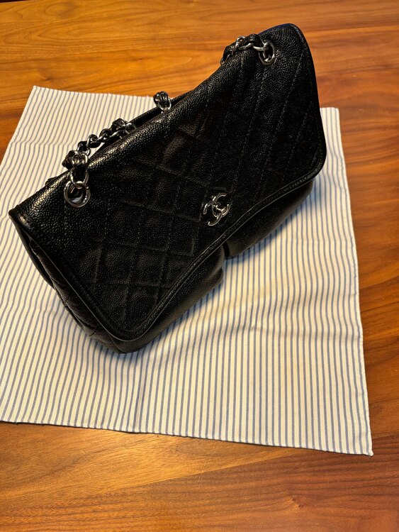 キャビアスキンのフラップバッグ（ブランドバッグ）の商品画像 - 査定依頼日：2025年1月24日 - 最高査定価格：350,000円