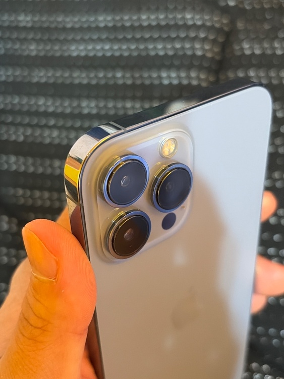 iPhone 13 Pro Max 256GB au（スマホ）の商品画像 - 査定依頼日：2026年3月31日 - 最高査定価格：51,000円