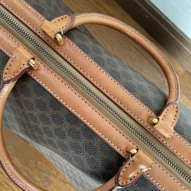 マガダム　2wayボストン（ブランドバッグ）の商品画像 - 査定依頼日：2022年4月7日 - 最高査定価格：13,000円