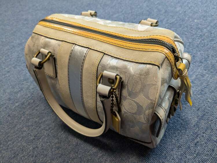 2186（ブランドバッグ）の商品画像 - 査定依頼日：2025年2月13日 - 最高査定価格：2,500円