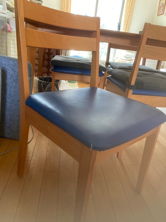 ダイニングテーブル　（家具・寝具）の商品画像 - 査定依頼日：2025年11月10日 - 最高査定価格：5,000円