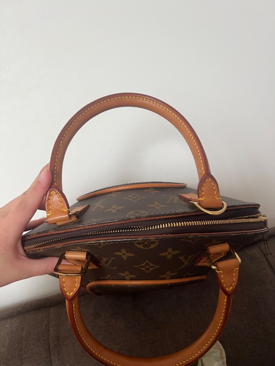 カバン（ブランドバッグ）の商品画像 - 査定依頼日：2025年10月15日 - 最高査定価格：120,000円