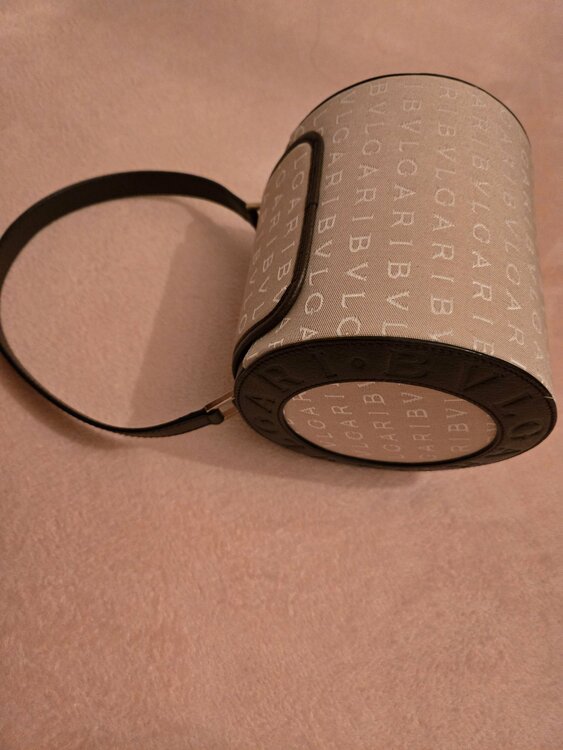 筒型　茶色ベージュ（ブランドバッグ）の商品画像 - 査定依頼日：2026年4月7日 - 最高査定価格：50,000円