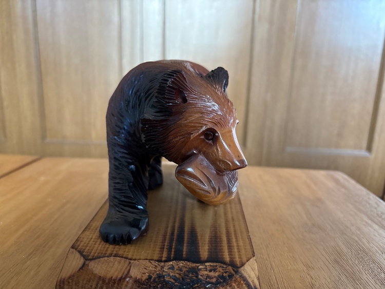 木彫り熊（美術品・骨董品）の商品画像 - 査定依頼日：2026年3月26日 - 最高査定価格：2,000円