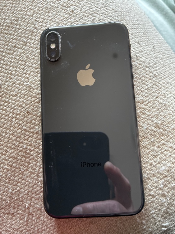 iPhone iPhoneXS 64GB docomo（スマホ）の商品画像 - 査定依頼日：2026年6月11日 - 最高査定価格：7,500円