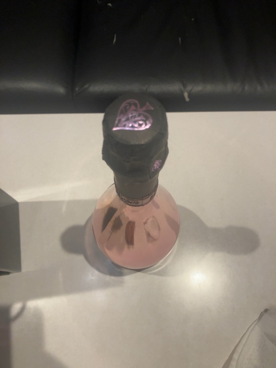 アルマンドロゼ（お酒）の商品画像 - 査定依頼日：2025年11月7日 - 最高査定価格：30,000円