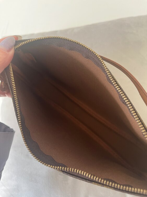 ポシェットアクセソワール （ブランドバッグ）の商品画像 - 査定依頼日：2025年5月1日 - 最高査定価格：75,000円