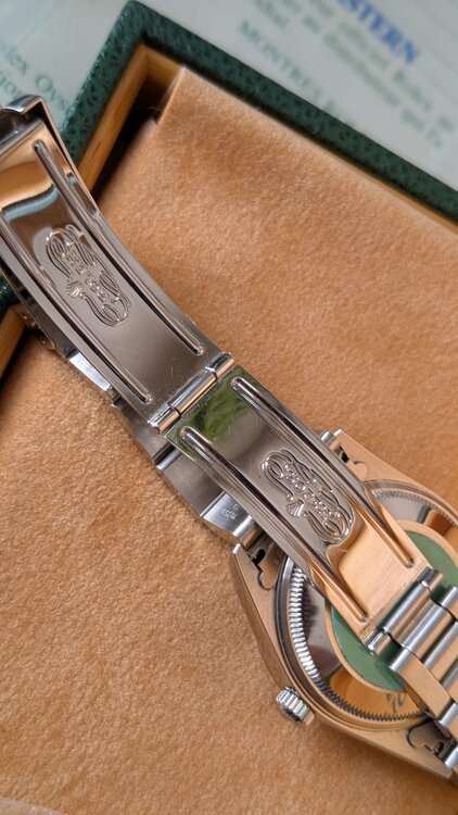 ロレックス パーペチュアルデイト 15200（高級時計）の商品画像 - 査定依頼日：2026年1月12日 - 最高査定価格：750,000円