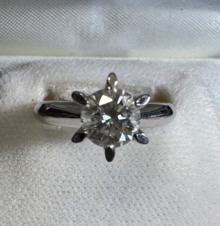 天然ダイヤモンド1.02ct、P900リング（宝石）の商品画像 - 査定依頼日：2025年8月4日 - 最高査定価格：270,000円