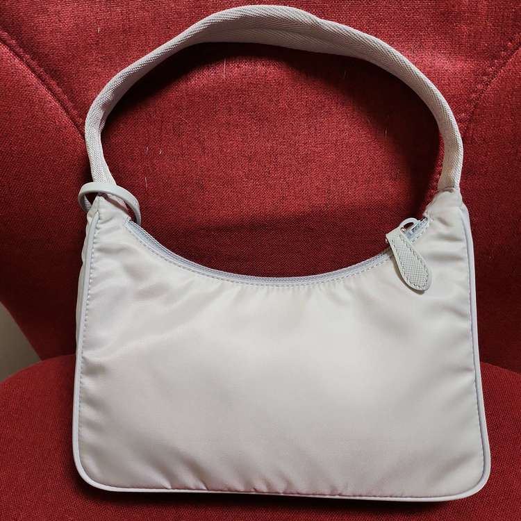 re-edition2000 （ブランドバッグ）の商品画像 - 査定依頼日：2022年11月3日 - 最高査定価格：35,000円