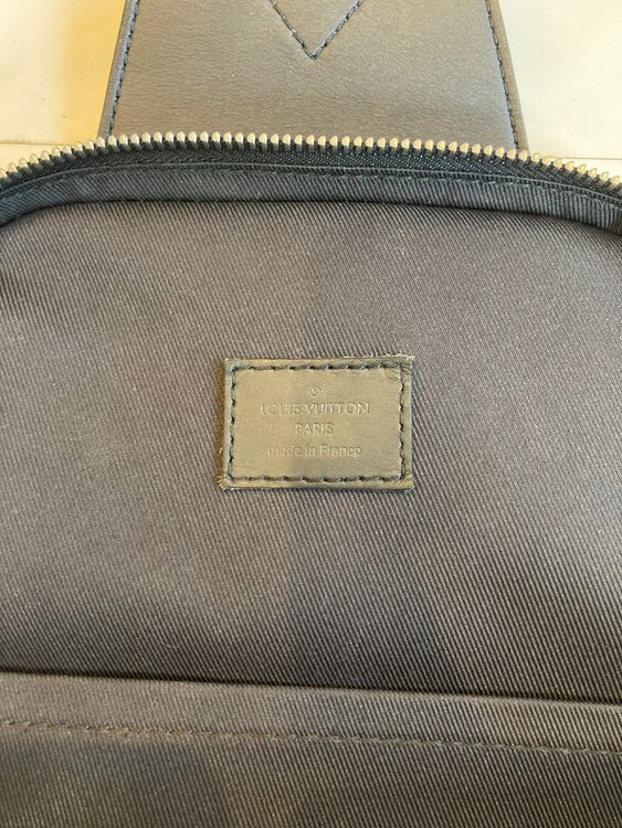 ルイヴィトン ダミエアンフィニ アヴェニュ スリングバッグ ボディバッグ（ブランドバッグ）の商品画像 - 査定依頼日：2024年3月30日 - 最高査定価格：180,000円