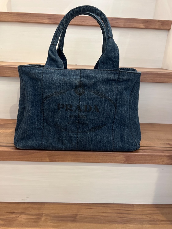 プラダ  （ブランドバッグ）の商品画像 - 査定依頼日：2026年3月20日 - 最高査定価格：40,000円