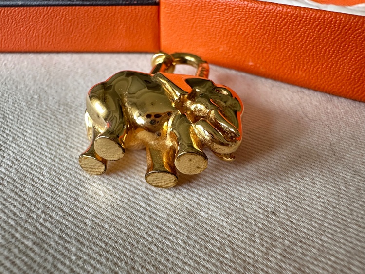 Hermès Elephant Cadena Gold Bag Charm エルメス エレファント（象）カデナ ゴールド バッグチャーム（ブランド財布・小物）の商品画像 - 査定依頼日：2026年8月26日 - 最高査定価格：70,000円