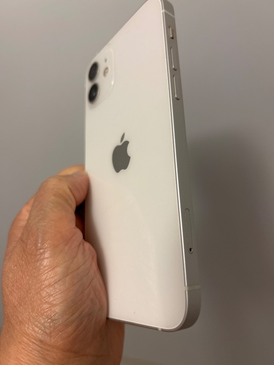 iPhone iPhone 12 64GB Softbank（スマホ）の商品画像 - 査定依頼日：2026年8月17日 - 最高査定価格：20,500円
