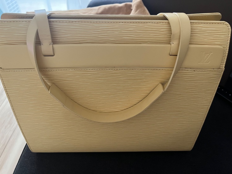 エピ（ブランドバッグ）の商品画像 - 査定依頼日：2025年9月10日 - 最高査定価格：40,000円