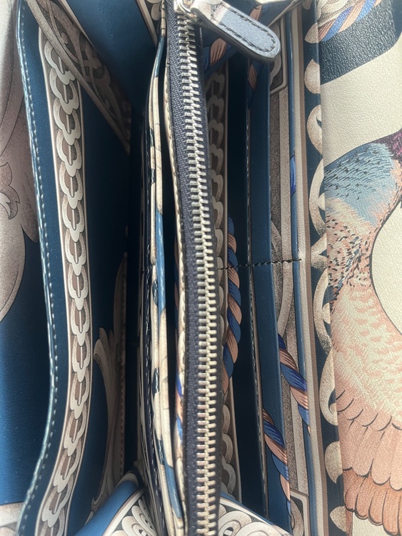 ガンチーニ　鴨　スカーフ柄 長財布（ブランドバッグ）の商品画像 - 査定依頼日：2025年7月27日 - 最高査定価格：4,000円