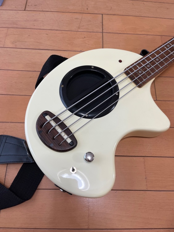 商品名不明。　アンプ内蔵ベース（ピアノ・楽器・PA機材）の商品画像 - 査定依頼日：2025年9月20日 - 最高査定価格：12,000円