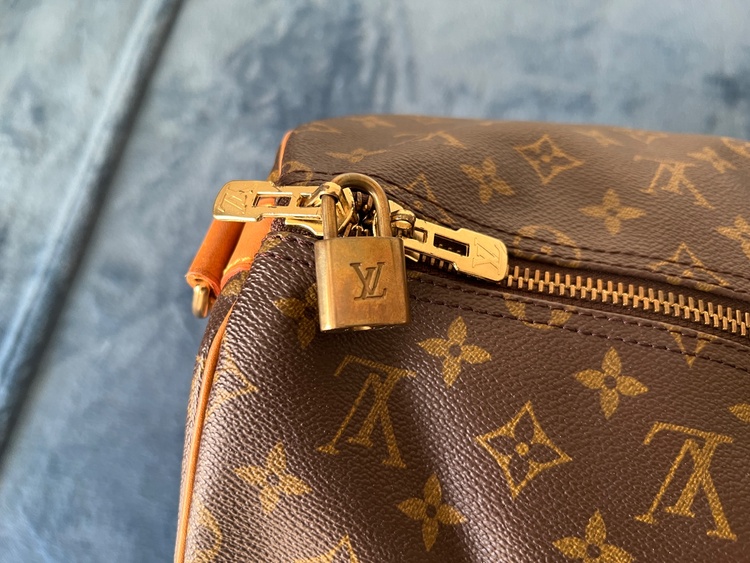 ルイ・ヴィトン モノグラム キーポル・バンドリエール55（ブランドバッグ）の商品画像 - 査定依頼日：2026年2月21日 - 最高査定価格：110,000円