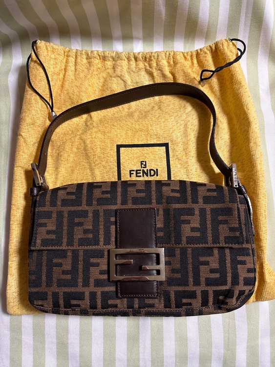 フェンディ  （ブランドバッグ）の商品画像 - 査定依頼日：2026年2月10日 - 最高査定価格：180,000円