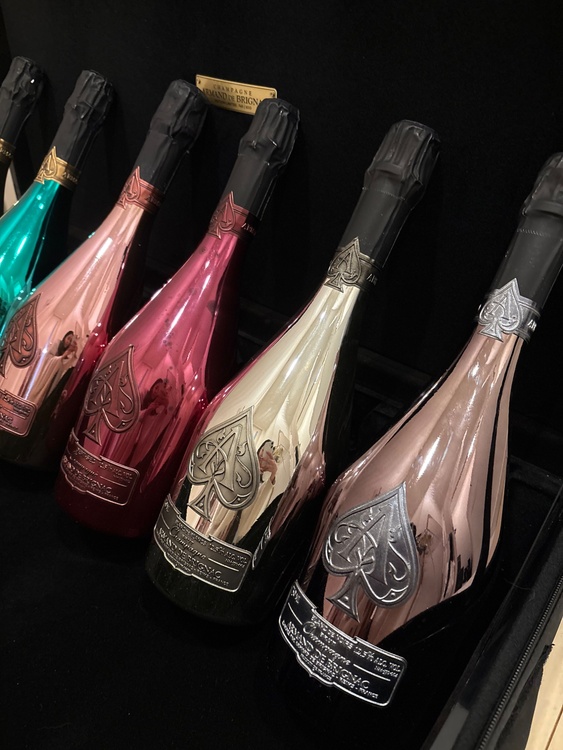 アルマンドアタッシュケース（お酒）の商品画像 - 査定依頼日：2026年1月4日 - 最高査定価格：300,000円