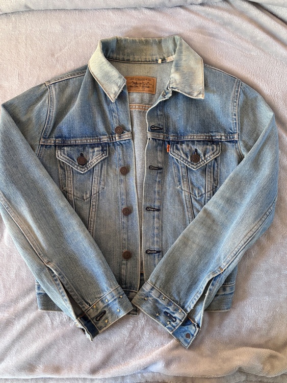 リーバイス （Levi Strauss & Co.）のデニムジャケット70577-0217（XS）（古着・ファッション）の商品画像 - 査定依頼日：2026年10月7日 - 最高査定価格：500円