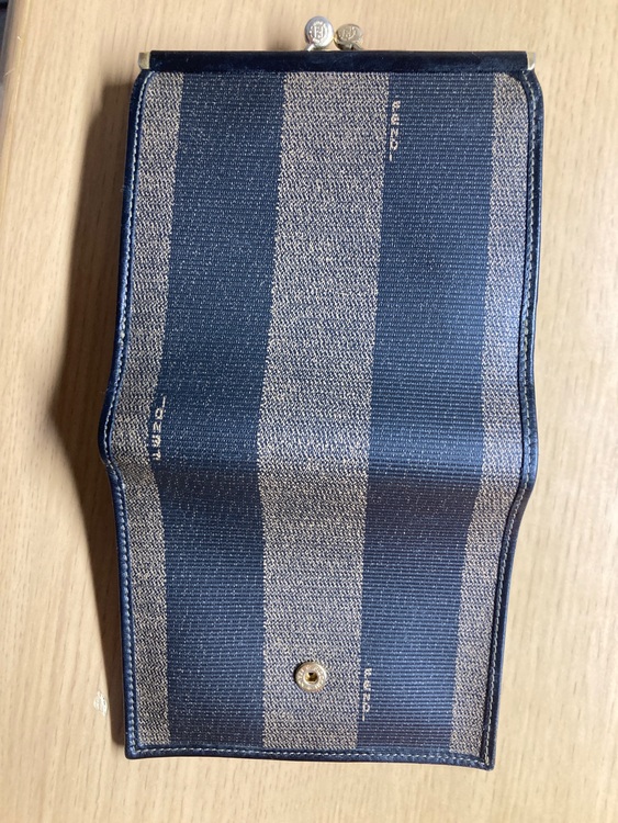 フェンディ  （ブランドバッグ）の商品画像 - 査定依頼日：2025年9月9日 - 最高査定価格：2,000円