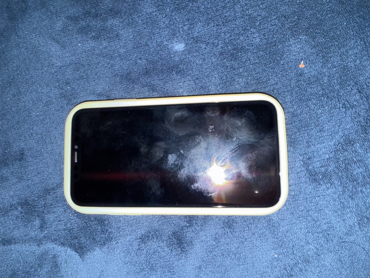 iPhone11 64GB au（スマホ）の商品画像 - 査定依頼日：2025年12月21日 - 最高査定価格：100,000円