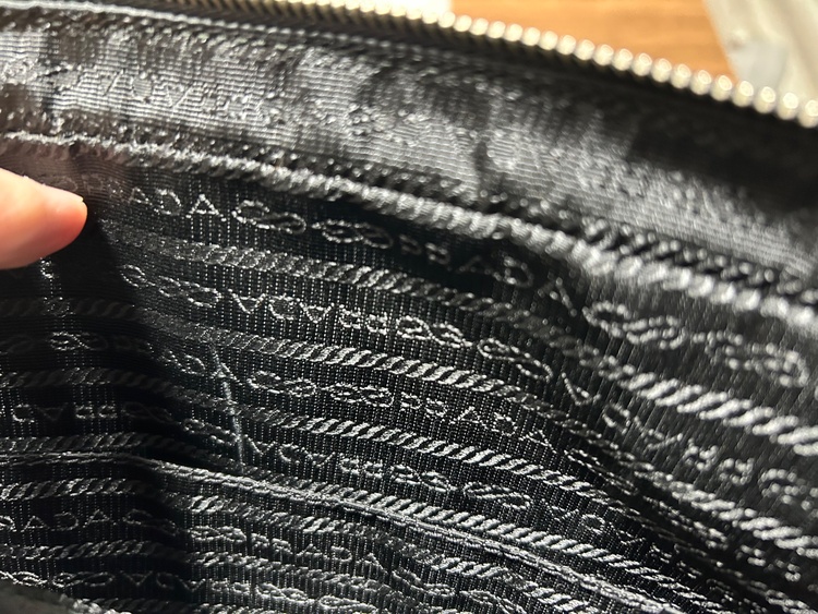 プラダ  （ブランドバッグ）の商品画像 - 査定依頼日：2026年2月8日 - 最高査定価格：50,000円