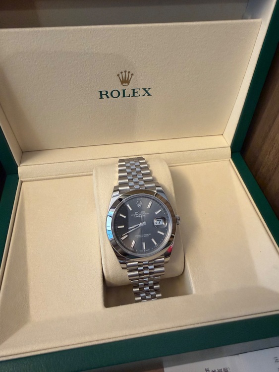 ロレックス デイトジャスト 126300（高級時計）の商品画像 - 査定依頼日：2025年11月20日 - 最高査定価格：1,610,000円