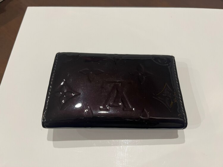 ルイヴィトン ヴェルニ ミュルティクレ6 キーケース アマラント（ブランド財布・小物）の商品画像 - 査定依頼日：2025年4月4日 - 最高査定価格：3,000円