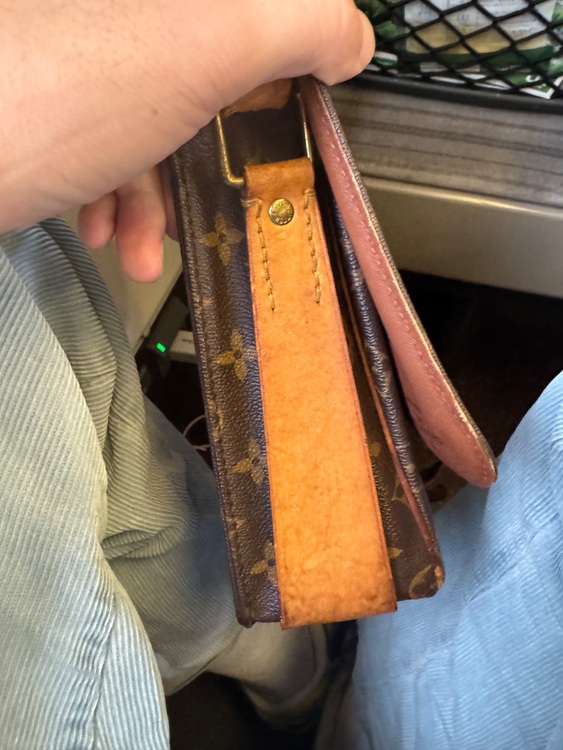 カルトシエール（ブランドバッグ）の商品画像 - 査定依頼日：2025年9月11日 - 最高査定価格：15,000円