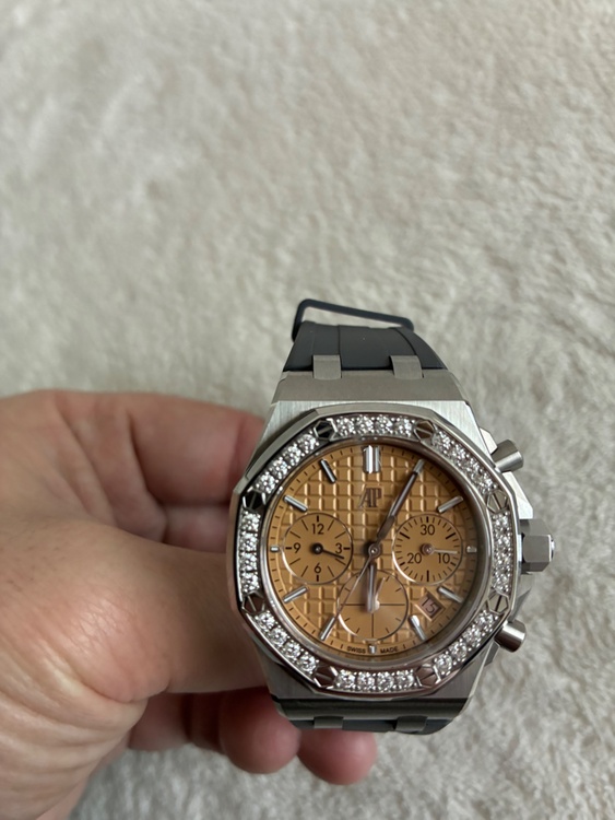 ロイヤルオークオフショア（高級時計）の商品画像 - 査定依頼日：2026年1月21日 - 最高査定価格：7,800,000円